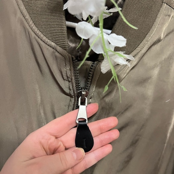 Kendall & Kylie Olive Green Oversized  Bomber Jacket with Ribbed Details 🫒 - Picture 9 of 10